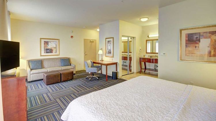 Hampton Inn & Suites Alexandria Room