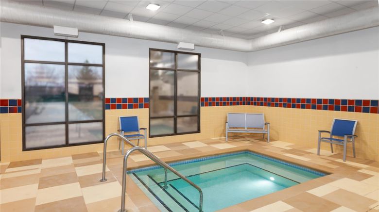 <b>Hampton Inn & Suites Alexandria Recreation</b>. Images powered by <a href="https://iceportal.shijigroup.com/" title="IcePortal" target="_blank">IcePortal</a>.