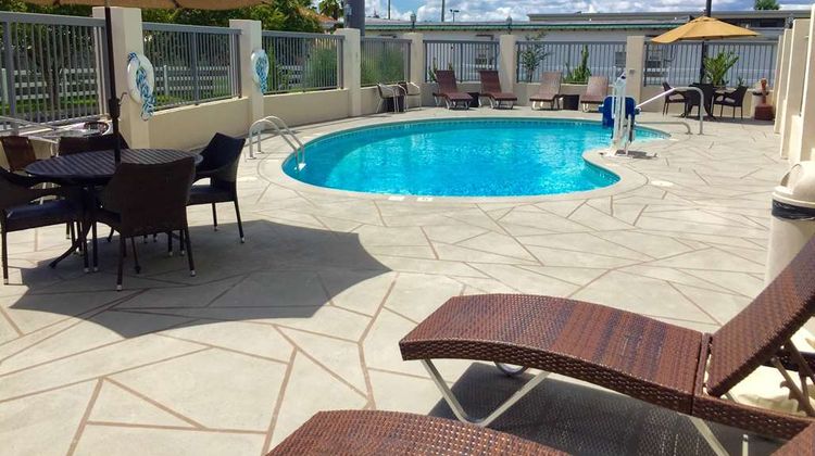 Hampton Inn Waycross Pool