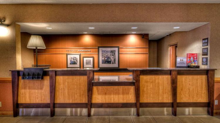 Hampton Inn & Suites Kalamazoo-Oshtemo Lobby