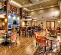 Hampton Inn & Suites Kalamazoo-Oshtemo Lobby