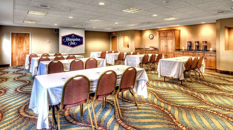 <b>Hampton Inn & Suites Kalamazoo-Oshtemo Meeting</b>. Images powered by <a href="https://iceportal.shijigroup.com/" title="IcePortal" target="_blank">IcePortal</a>.