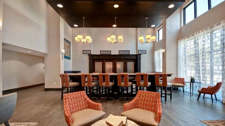 <b>Hampton Inn & Suites Columbia South Lobby</b>. Images powered by <a href="https://iceportal.shijigroup.com/" title="IcePortal" target="_blank">IcePortal</a>.