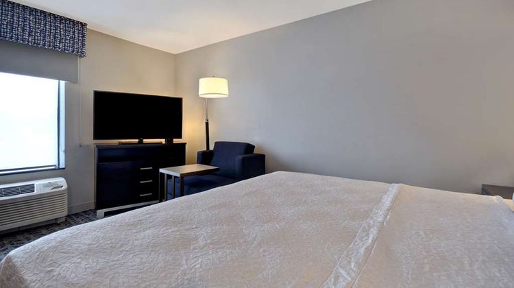 Hampton Inn & Suites Columbia South Room