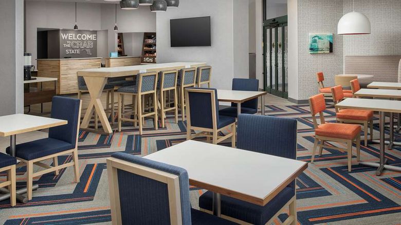 <b>Hampton Inn Baltimore-Camden Yards Lobby</b>. Images powered by <a href="https://iceportal.shijigroup.com/" title="IcePortal" target="_blank">IcePortal</a>.