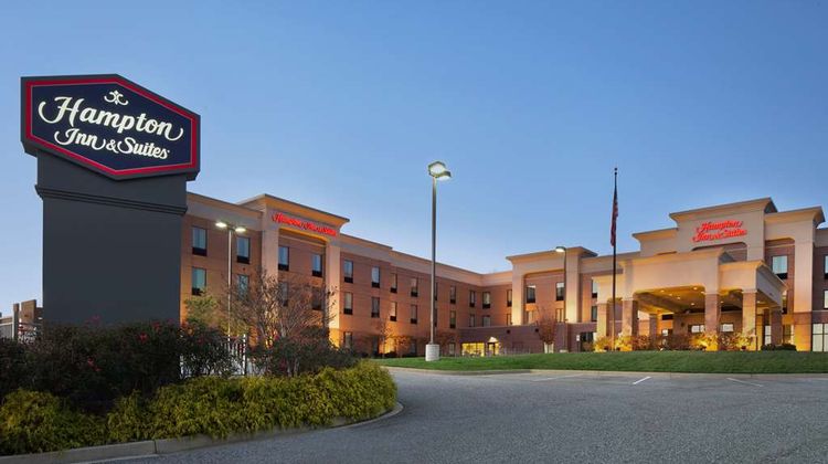 Hampton Inn & Suites Edgewood Exterior