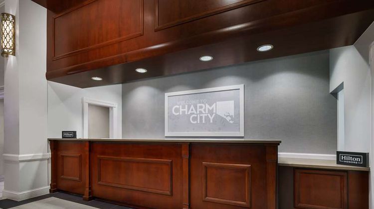 Hampton Inn & Suites Inner Harbor Lobby