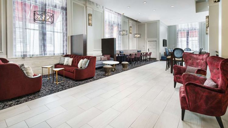 Hampton Inn & Suites Inner Harbor Lobby