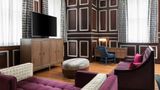 Hampton Inn & Suites Inner Harbor Room