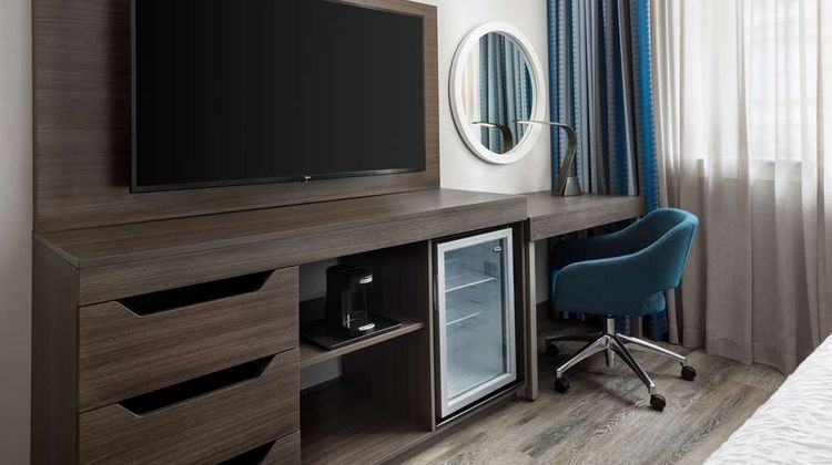 Hampton Inn & Suites Inner Harbor Room