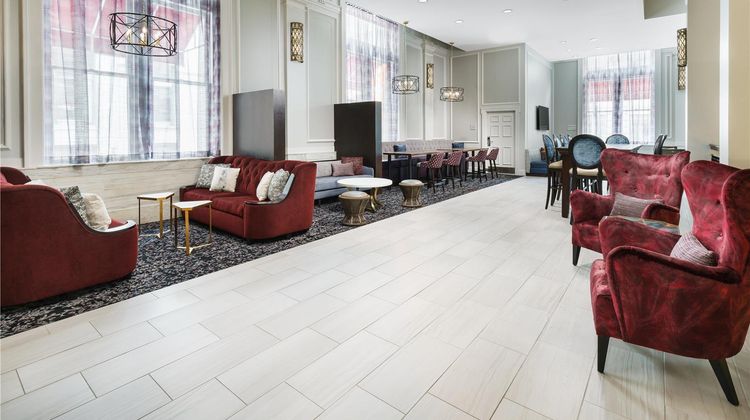 Hampton Inn & Suites Inner Harbor Lobby