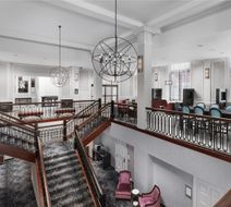 Hampton Inn & Suites Inner Harbor Lobby