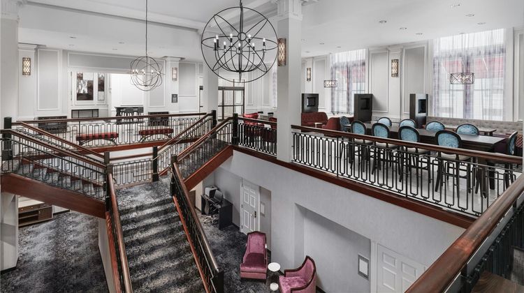 Hampton Inn & Suites Inner Harbor Lobby