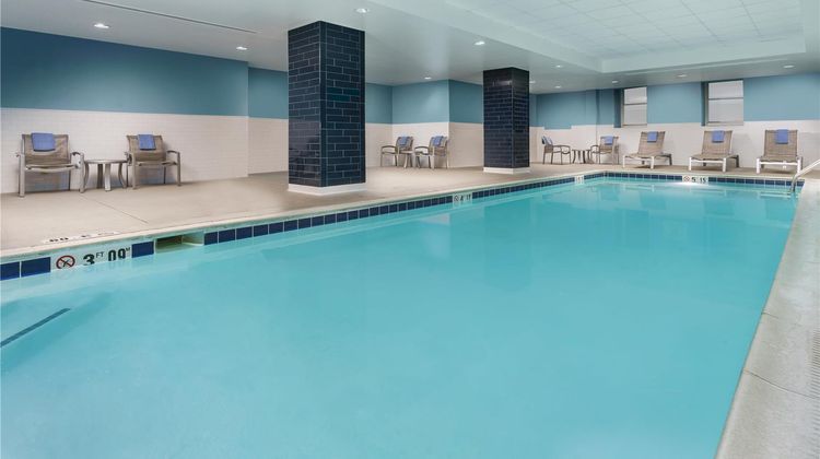 Hampton Inn & Suites Inner Harbor Pool