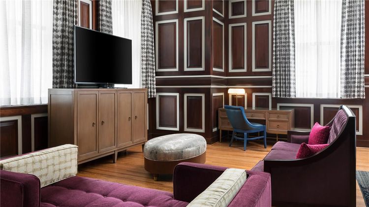 Hampton Inn & Suites Inner Harbor Room