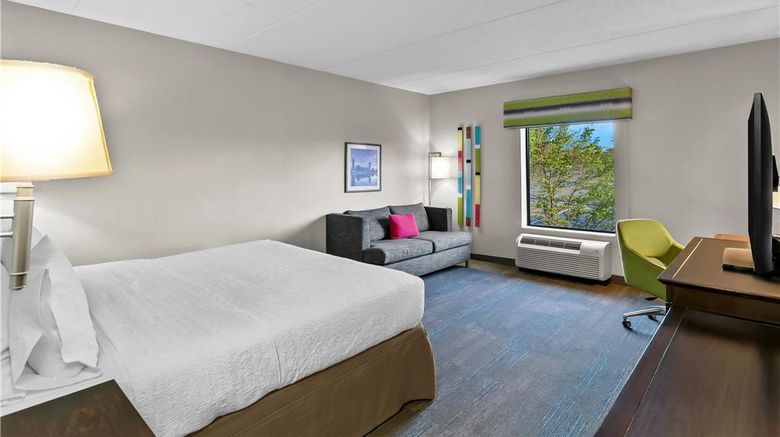 <b>Hampton Inn & Suites-Baltimore/Woodlawn Room</b>. Images powered by <a href="https://iceportal.shijigroup.com/" title="IcePortal" target="_blank">IcePortal</a>.