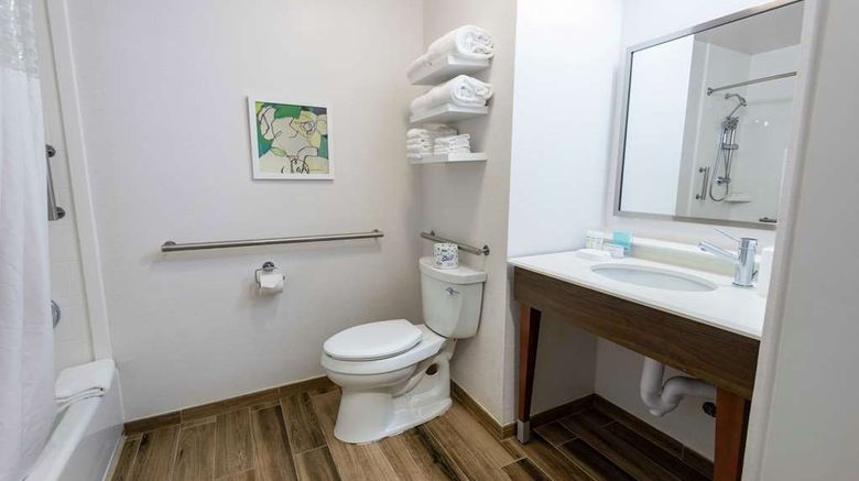 <b>Hampton Inn Boca Raton Room</b>. Images powered by <a href="https://iceportal.shijigroup.com/" title="IcePortal" target="_blank">IcePortal</a>.