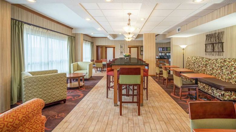 <b>Spark by Hilton Bardstown Lobby</b>. Images powered by <a href="https://iceportal.shijigroup.com/" title="IcePortal" target="_blank">IcePortal</a>.