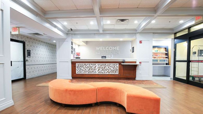 Hampton Inn Bordentown Lobby. Images powered by <a href="https://iceportal.shijigroup.com" target="_blank" rel="noopener">Ice Portal</a>.