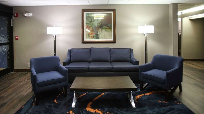 <b>Hampton Inn Beckley Lobby</b>. Images powered by <a href="https://iceportal.shijigroup.com/" title="IcePortal" target="_blank">IcePortal</a>.