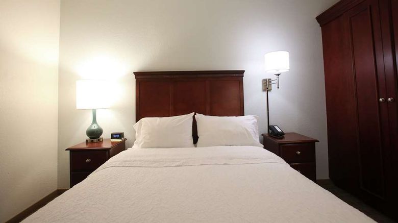 <b>Hampton Inn Beckley Room</b>. Images powered by <a href="https://iceportal.shijigroup.com/" title="IcePortal" target="_blank">IcePortal</a>.