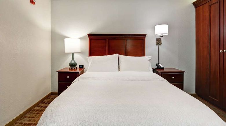 <b>Hampton Inn Beckley Room</b>. Images powered by <a href="https://iceportal.shijigroup.com/" title="IcePortal" target="_blank">IcePortal</a>.