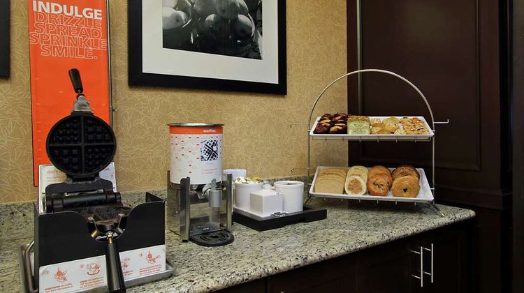 Hampton Inn & Suites Buffalo Restaurant