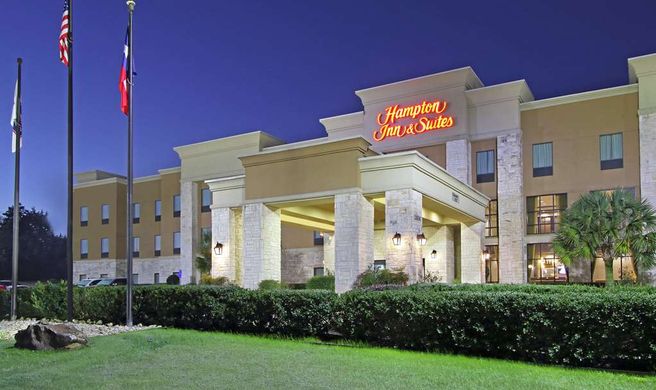 Hampton Inn & Suites Buffalo Exterior