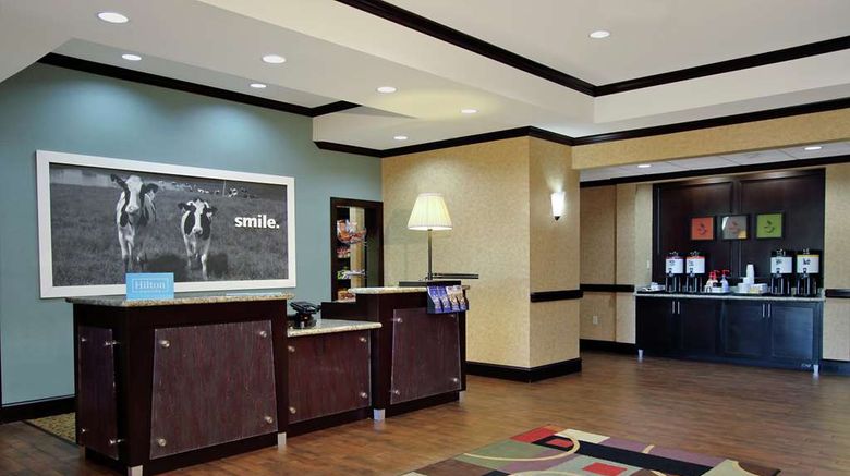 <b>Hampton Inn & Suites Buffalo Lobby</b>. Images powered by <a href="https://iceportal.shijigroup.com/" title="IcePortal" target="_blank">IcePortal</a>.