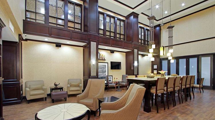 Hampton Inn & Suites Buffalo Lobby