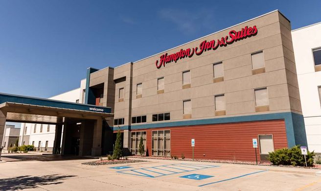 Hampton Inn & Suites Conference Center Exterior