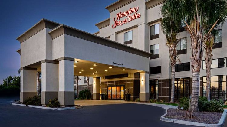 Hampton Inn & Suites Bakersfield/Hwy 58 Exterior