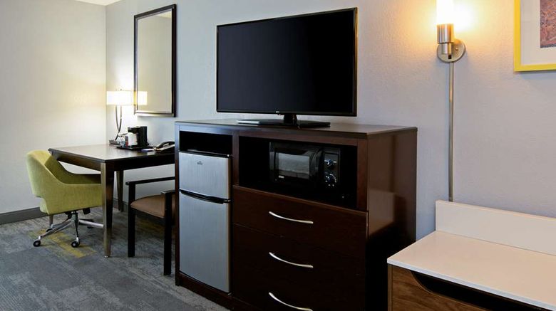 <b>Hampton Inn & Suites Bakersfield/Hwy 58 Room</b>. Images powered by <a href="https://iceportal.shijigroup.com/" title="IcePortal" target="_blank">IcePortal</a>.