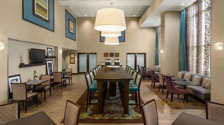 Hampton Inn & Suites Sun City Lobby