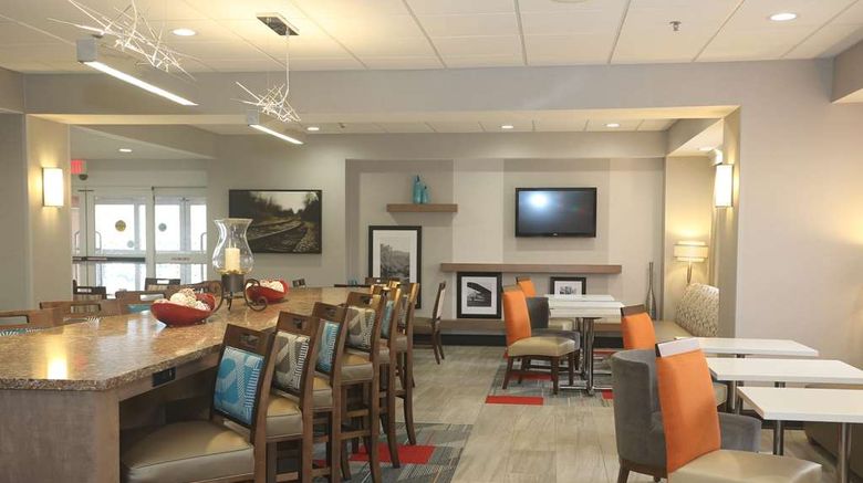 <b>Hampton Inn Owego Lobby</b>. Images powered by <a href="https://iceportal.shijigroup.com/" title="IcePortal" target="_blank">IcePortal</a>.