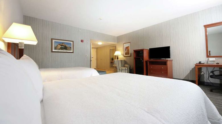<b>Hampton Inn Ellsworth/Bar Harbor Room</b>. Images powered by <a href="https://iceportal.shijigroup.com/" title="IcePortal" target="_blank">IcePortal</a>.