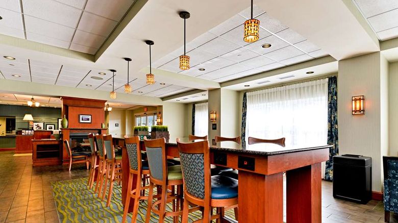 <b>Hampton Inn Ellsworth/Bar Harbor Restaurant</b>. Images powered by <a href="https://iceportal.shijigroup.com/" title="IcePortal" target="_blank">IcePortal</a>.