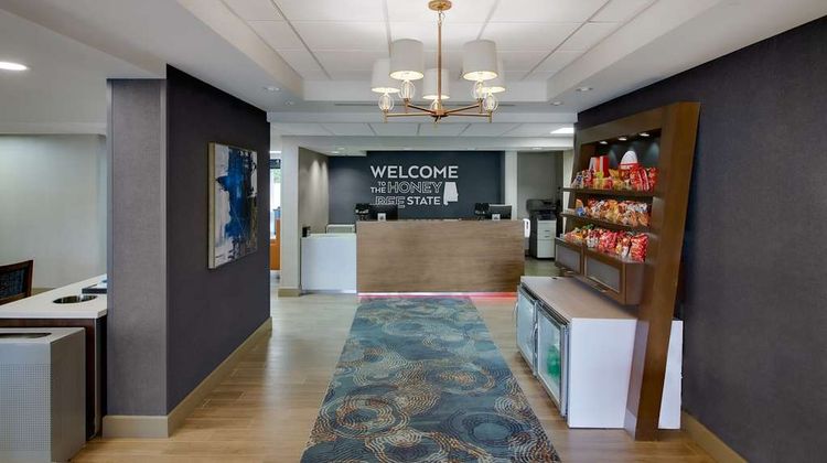 Hampton Inn Birmingham-Colonnade Lobby