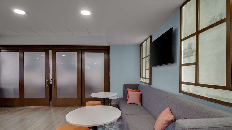 Hampton Inn Birmingham-Colonnade Lobby