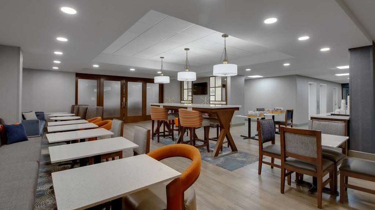 Hampton Inn Birmingham-Colonnade Lobby
