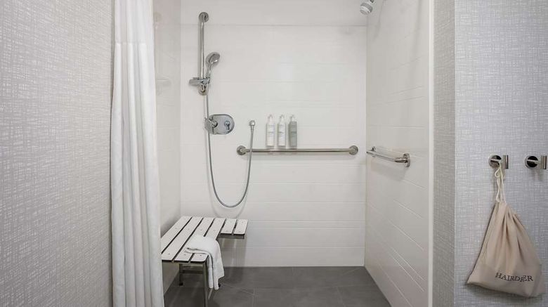 <b>Hampton Inn & Suites Pelham I-65 Room</b>. Images powered by <a href="https://iceportal.shijigroup.com/" title="IcePortal" target="_blank">IcePortal</a>.