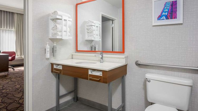 Hampton Inn & Suites Pelham I-65 Room