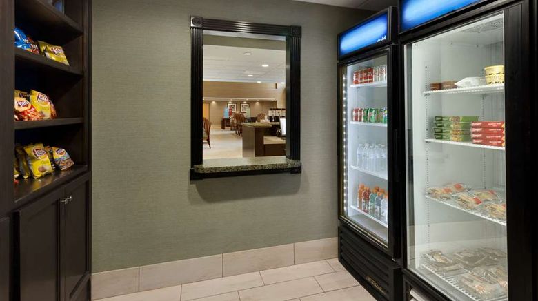 <b>Hampton Inn & Suites East Irondale Restaurant</b>. Images powered by <a href="https://iceportal.shijigroup.com/" title="IcePortal" target="_blank">IcePortal</a>.