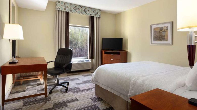 <b>Hampton Inn & Suites East Irondale Lobby</b>. Images powered by <a href="https://iceportal.shijigroup.com/" title="IcePortal" target="_blank">IcePortal</a>.