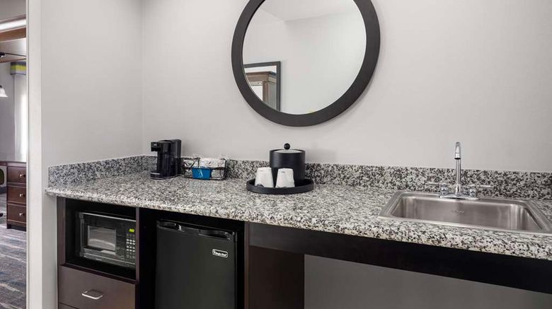 <b>Hampton Inn & Suites Birmingham Eagle Po Room</b>. Images powered by <a href="https://iceportal.shijigroup.com/" title="IcePortal" target="_blank">IcePortal</a>.