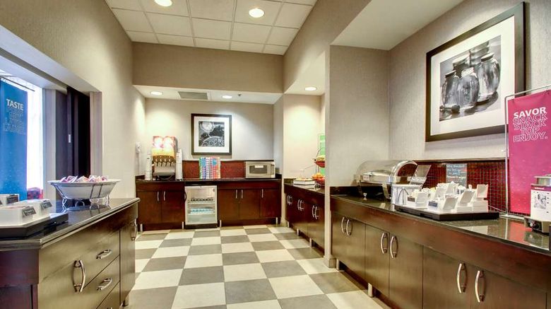 <b>Hampton Inn Birmingham/Leeds Restaurant</b>. Images powered by <a href="https://iceportal.shijigroup.com/" title="IcePortal" target="_blank">IcePortal</a>.