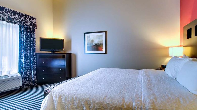 <b>Hampton Inn Birmingham/Leeds Room</b>. Images powered by <a href="https://iceportal.shijigroup.com/" title="IcePortal" target="_blank">IcePortal</a>.