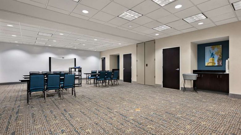 <b>Hampton Inn Birmingham/Leeds Meeting</b>. Images powered by <a href="https://iceportal.shijigroup.com/" title="IcePortal" target="_blank">IcePortal</a>.