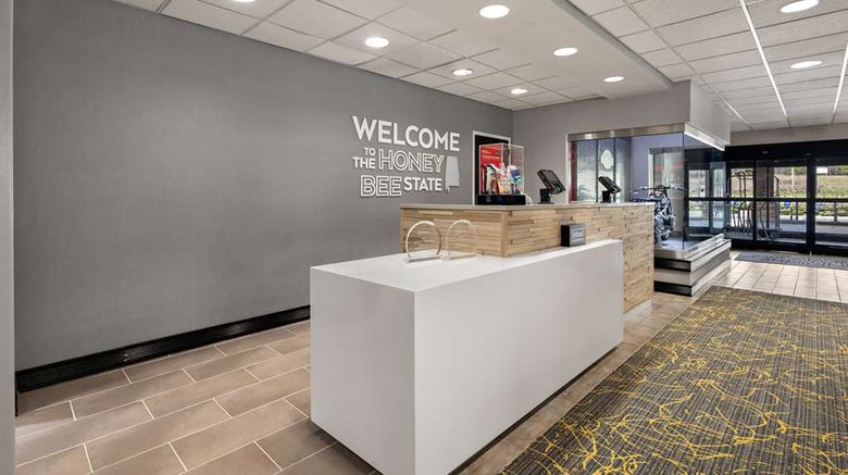 <b>Hampton Inn Birmingham/Leeds Lobby</b>. Images powered by <a href="https://iceportal.shijigroup.com/" title="IcePortal" target="_blank">IcePortal</a>.