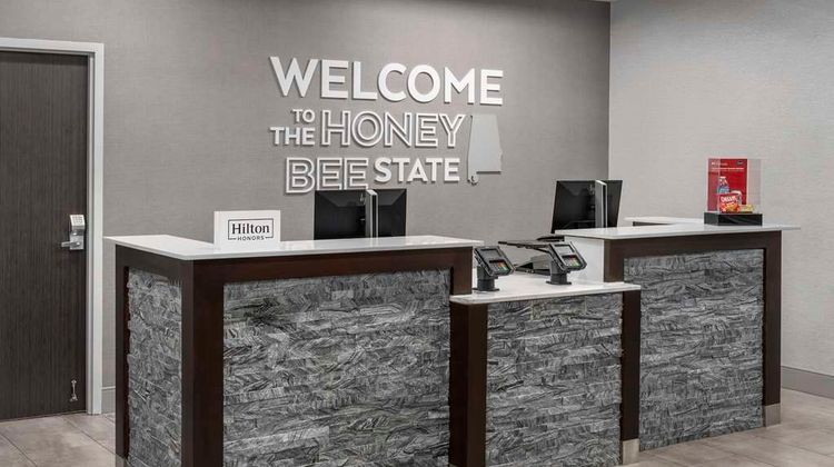 Hampton Inn I-65 Lobby